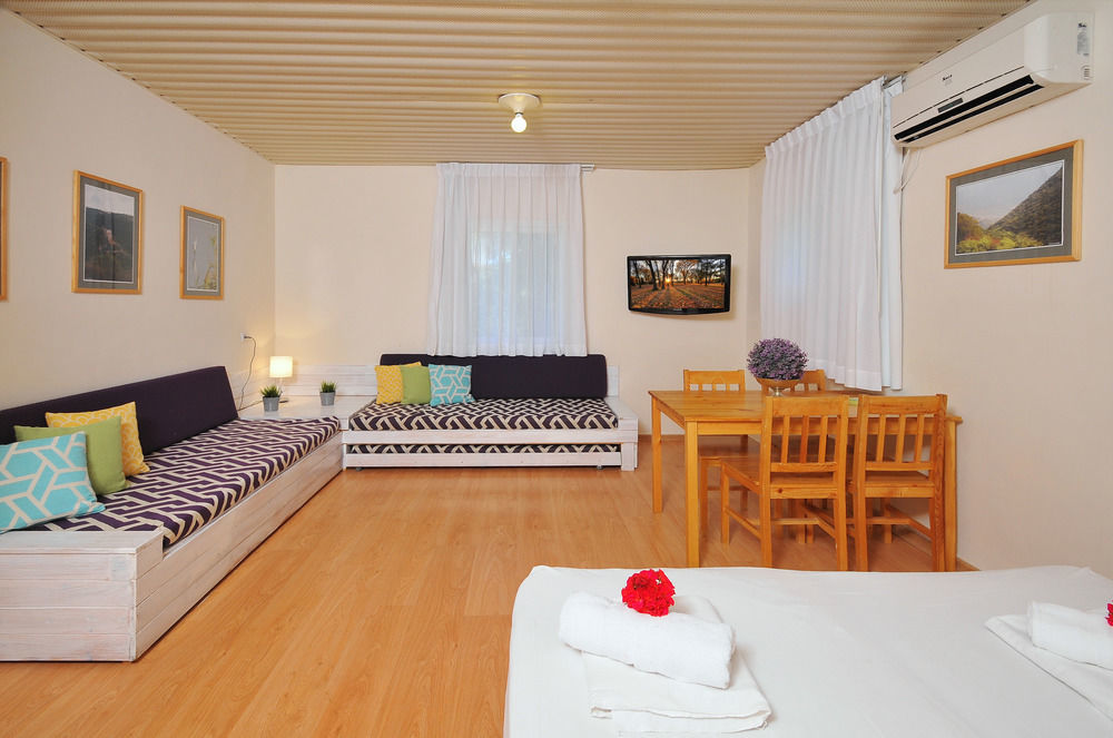 Travel Hotel Eilon Elon Екстериор снимка