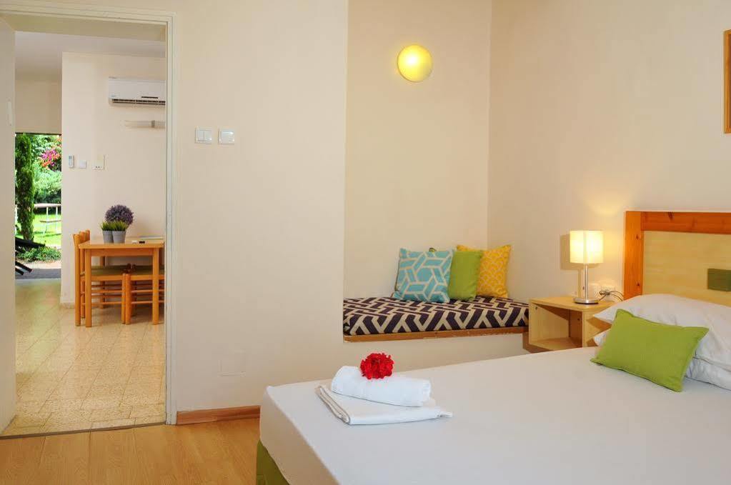 Travel Hotel Eilon Elon Екстериор снимка